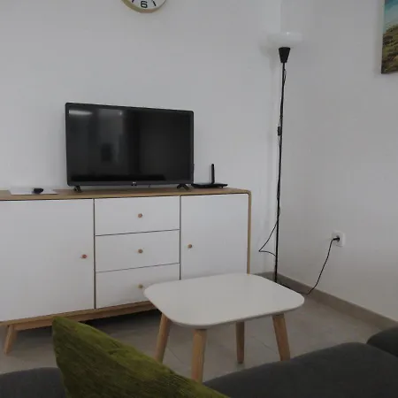 شقة La Rosita Sun Apartments, By Comfortable Luxury كوراليهو